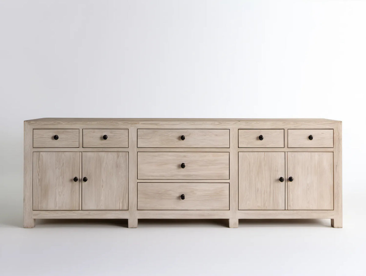 Jasnobeżowy kredens z litego drewna mango 220 x 45 x 85 cm z czarnymi uchwytami